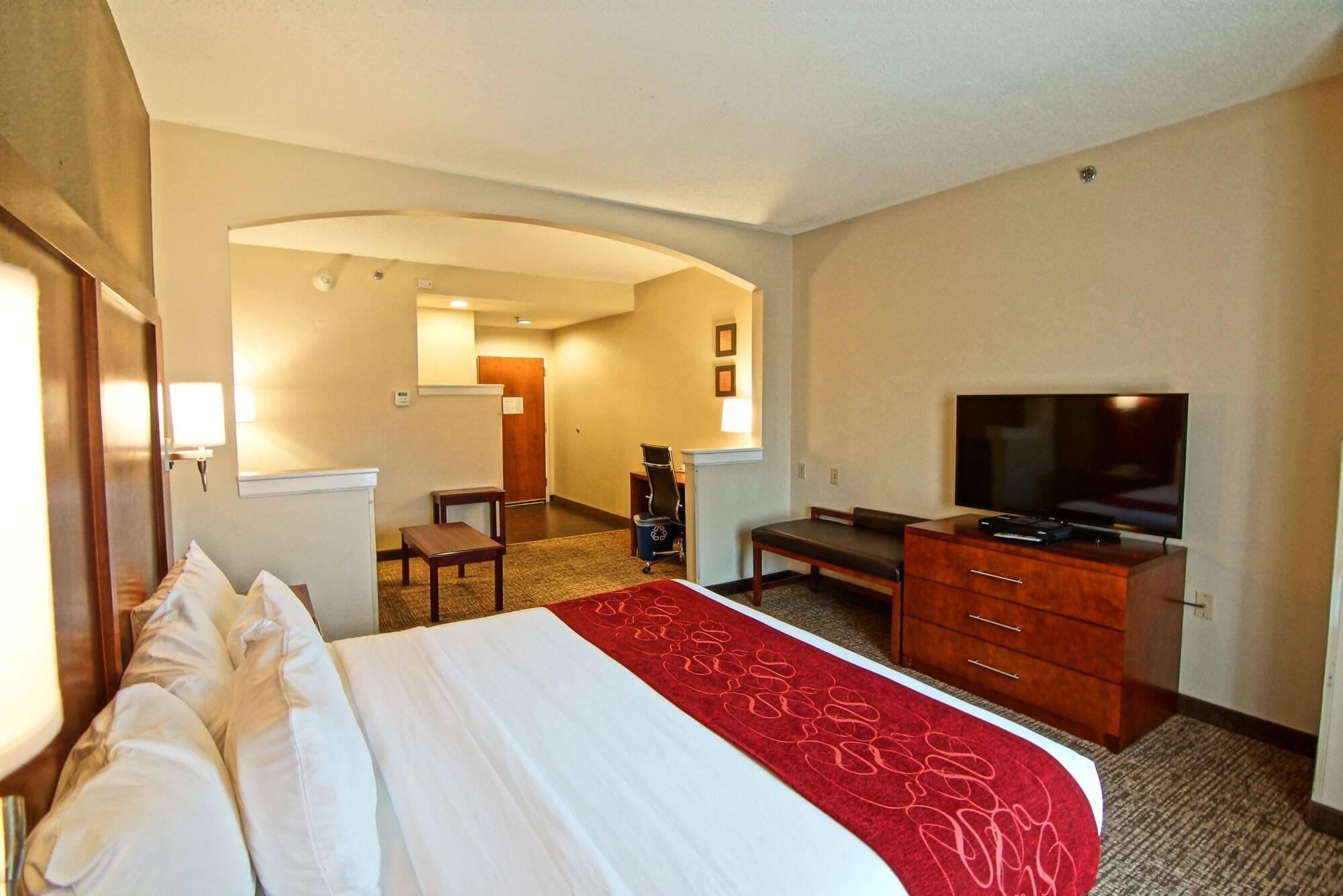 Comfort Suites North Brunswick Township Exterior foto