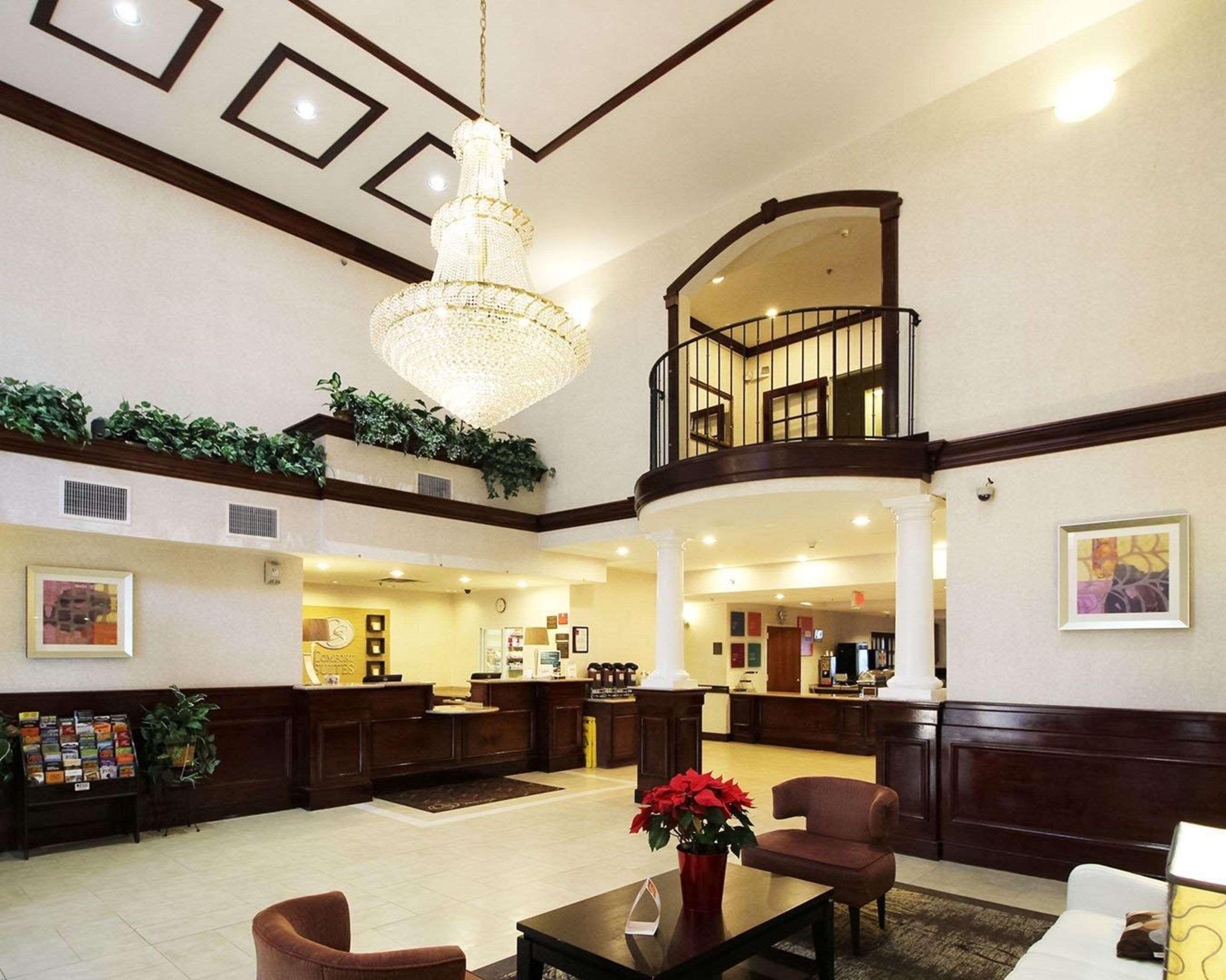 Comfort Suites North Brunswick Township Exterior foto
