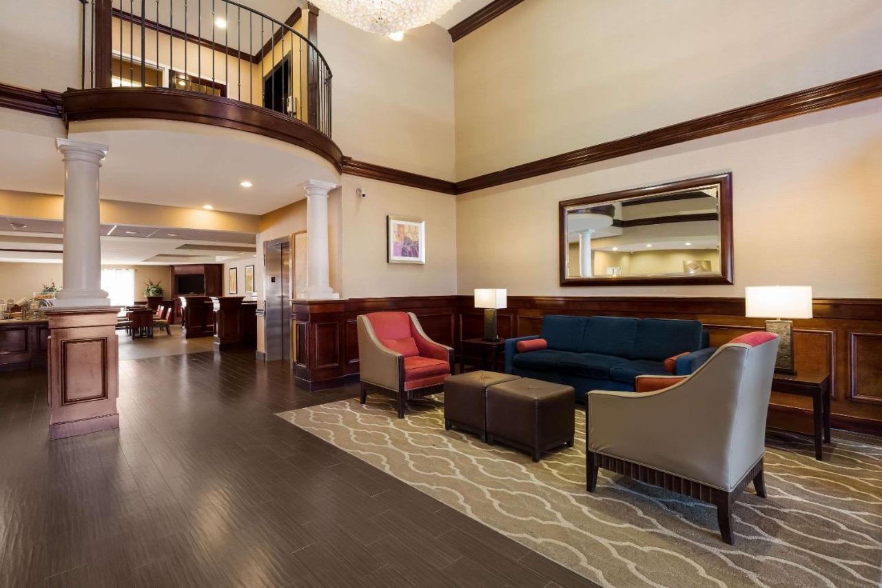 Comfort Suites North Brunswick Township Exterior foto