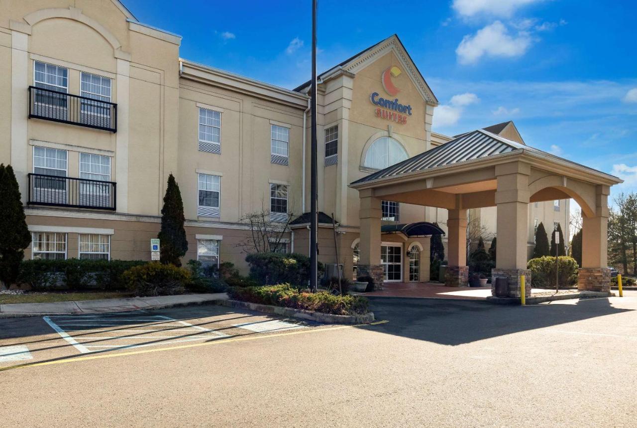 Comfort Suites North Brunswick Township Exterior foto