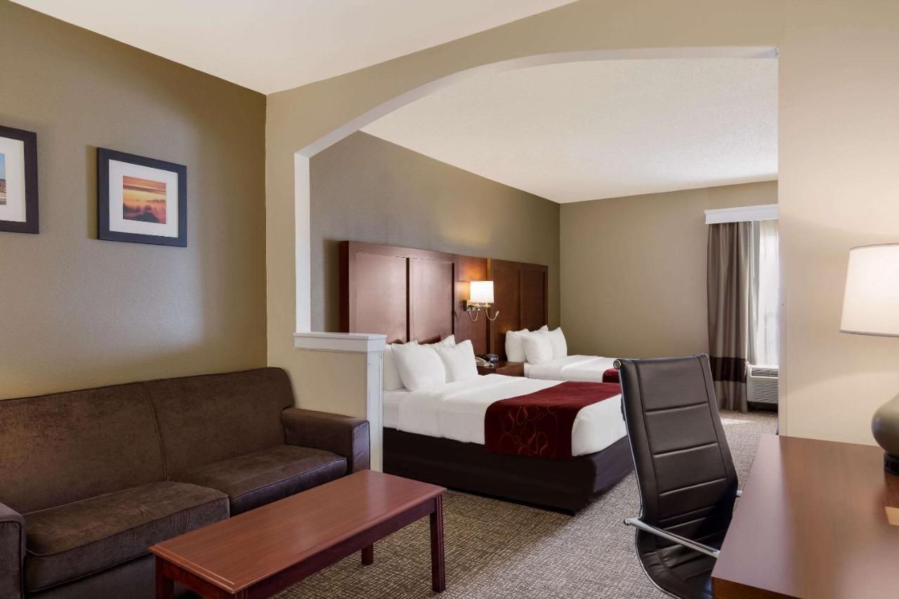 Comfort Suites North Brunswick Township Exterior foto