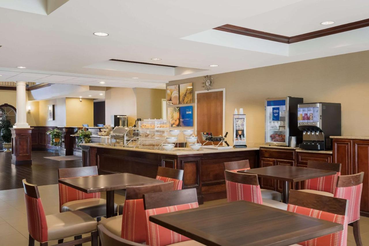 Comfort Suites North Brunswick Township Exterior foto