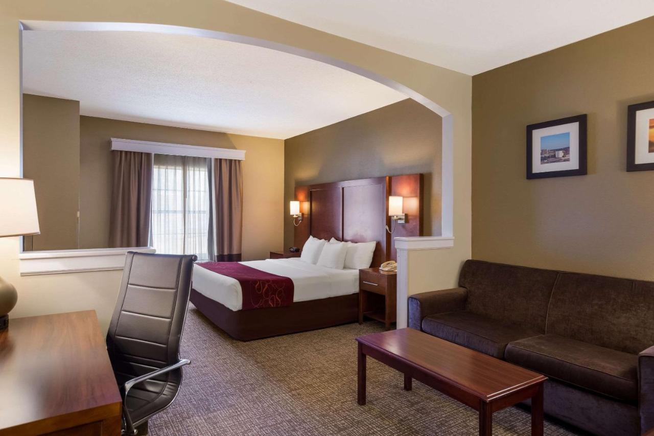 Comfort Suites North Brunswick Township Exterior foto