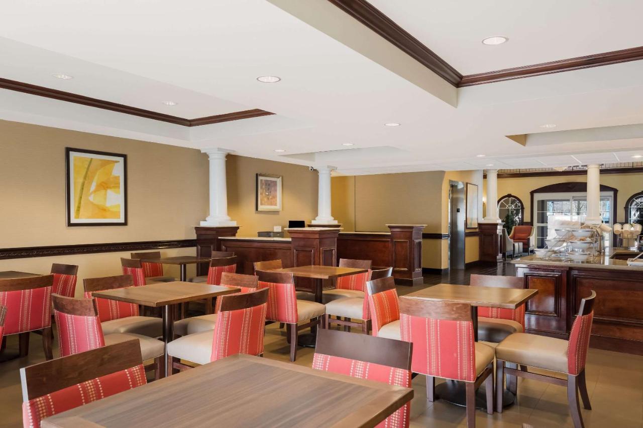 Comfort Suites North Brunswick Township Exterior foto